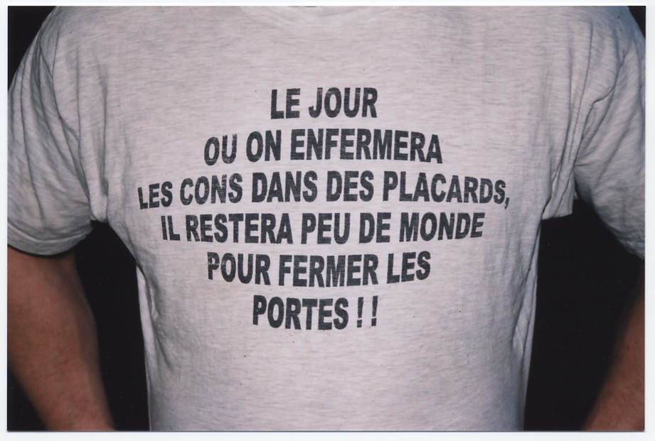 les_cons_dans_des_placards.jpg